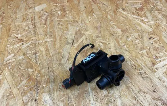 Mercedes-Benz C W205 Coolant heater control valve A0005003040