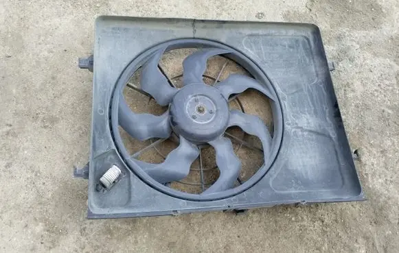 KIA Ceed Radiator cooling fan shroud