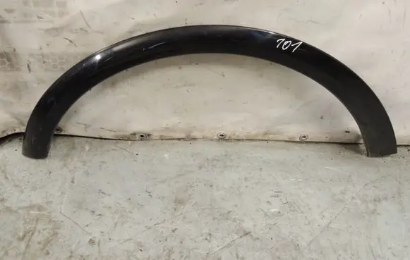 Volvo C30 Front arch trim 30779134 D101