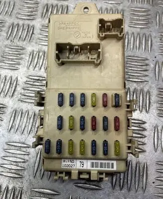 Subaru Legacy Fuse module JB200400
