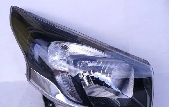 Opel Vivaro Headlight/headlamp 260100647R 93867948