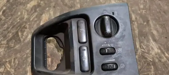 Volvo XC90 Light switch 8685452
