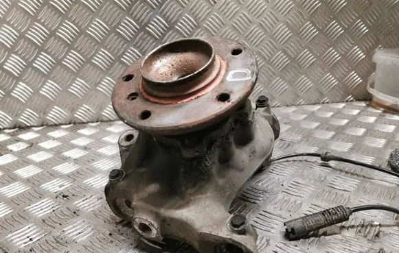 BMW 1 E81 E87 Front wheel hub 6764444 12201210