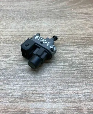 Ford Mondeo Mk III Brake pedal sensor switch 1S7T13480AA