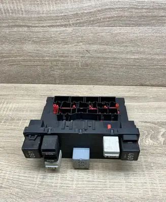 Volkswagen Touran I Fuse module 3C0937049D F005V00525