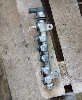 Nissan Pathfinder R51 Fuel main line pipe 0445216033 8200880548