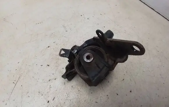 Toyota Avensis T250 Engine mount bracket