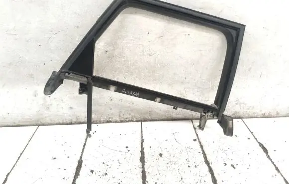 Audi A4 S4 B6 8E 8H Rear door window/glass frame 