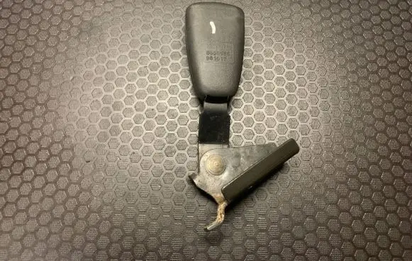 Volvo C70 Rear seatbelt buckle 8600566 981017