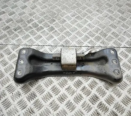 Mercedes-Benz C W205 Gearbox mounting bracket A2052401902 A2052405100