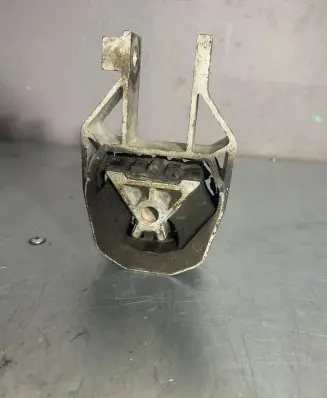 Engine mount bracket