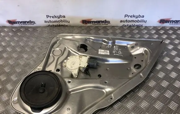 Mercedes-Benz E W212 Rear door window regulator with motor 981695104