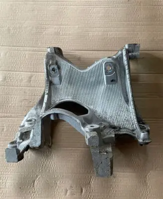 Audi A5 Engine mounting bracket 8W0399295E
