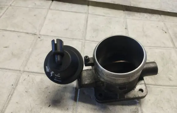KIA Carnival Throttle valve 351004X