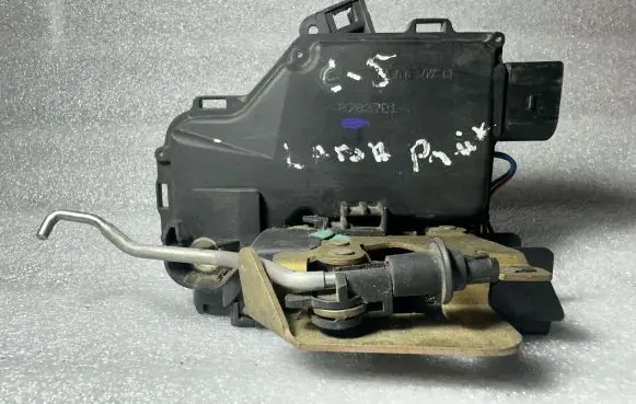 Audi A6 S6 C5 4B Front door lock 4B2837016B