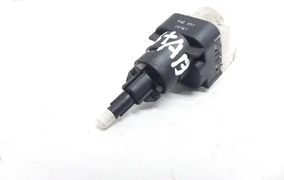 Audi A6 S6 C5 4B Brake pedal sensor switch 24761 FAE Y52