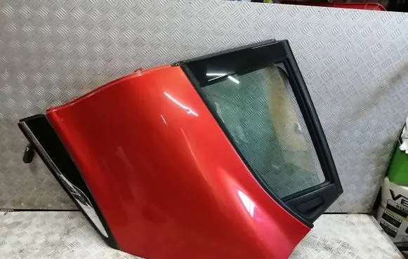 Renault Clio IV Rear door