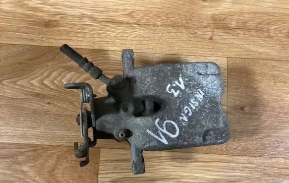 Opel Insignia A Rear brake caliper 