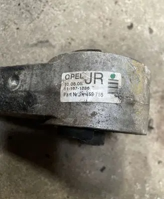 Opel Zafira B Engine mount bracket 24459755 511671286