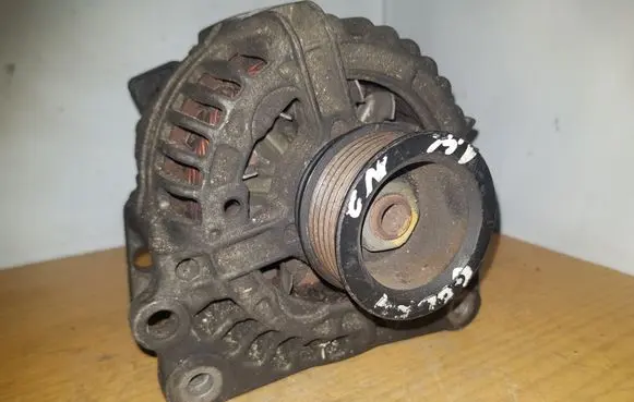 Volkswagen Golf IV Generator/alternator 037903025E