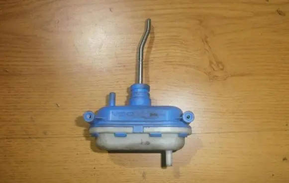Seat Toledo I (1L) Central locking vacuum pump 1l0862281