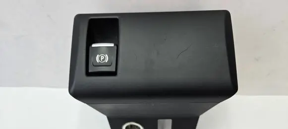 BMW i3 Hand parking brake switch 6822521