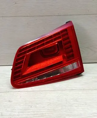 Volkswagen Touareg II Tailgate rear/tail lights 90011073