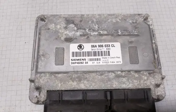 Skoda Octavia Mk2 (1Z) Engine control unit/module 06A906033CL 5WP4028204