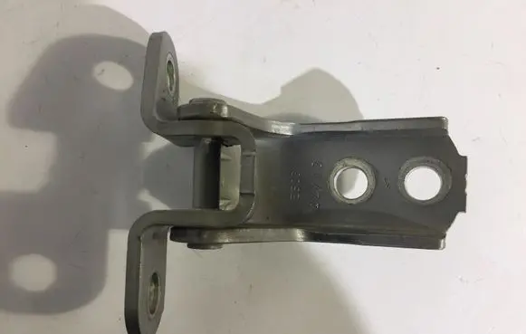 Toyota Yaris Front door upper hinge ES03