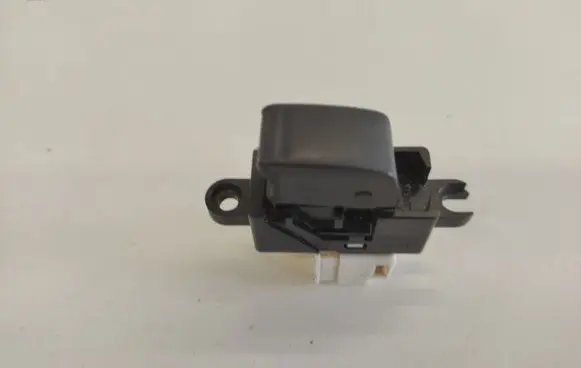 Nissan X-Trail T30 Electric window control switch