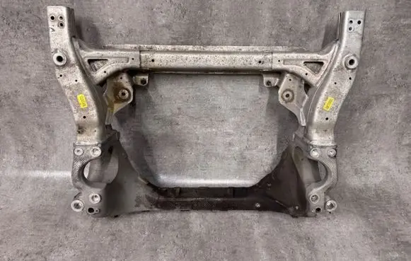 Mercedes-Benz C W205 Engine mounting bracket A2056220600