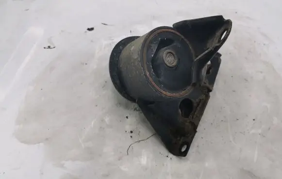 Nissan X-Trail T30 Engine mounting bracket NOCODE