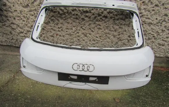 Audi A1 Tailgate/trunk/boot lid 8X3827023