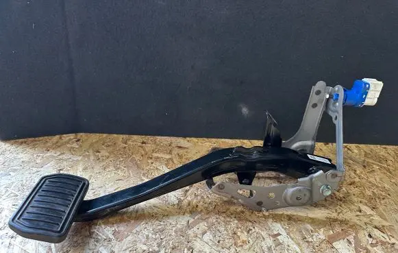 Tesla Model S Brake pedal 105065700A 1606030042