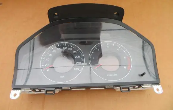 Volvo V70 Speedometer (instrument cluster) ETFGWW4ETF