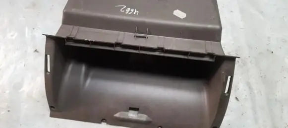 Glove box