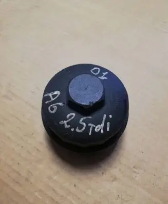 Audi A6 S6 C5 4B Oil filter cover 353102008