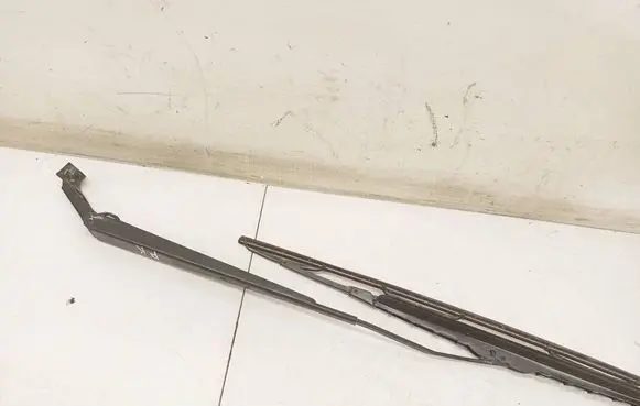 Toyota Avensis T250 Front wiper blade arm 6597NWB