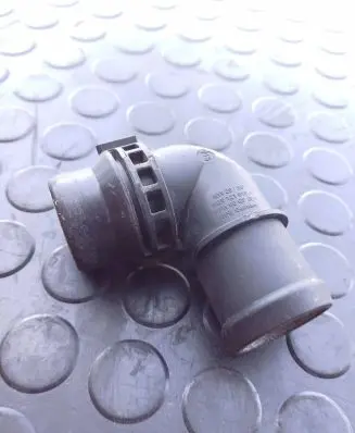 Volkswagen PASSAT B8 Engine coolant pipe/hose 5Q0121619A NW26690