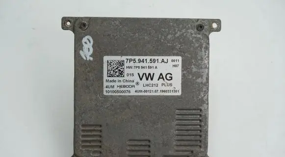Volkswagen Golf VII Voltage converter/converter module 7P5941591AJ