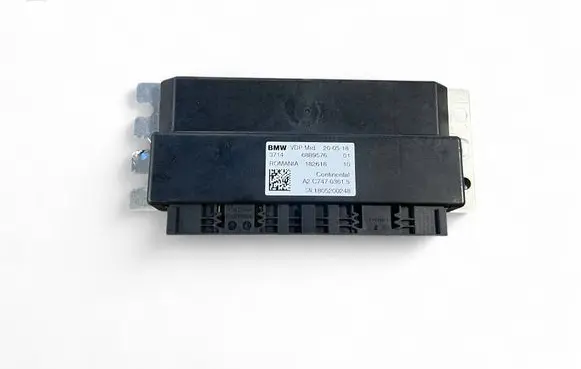 BMW M5 F90 Suspension control unit/module 6889576 182618 1805200248