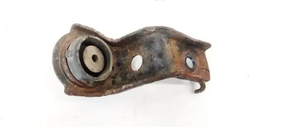 Toyota RAV 4 (XA30) Radiator mount bracket