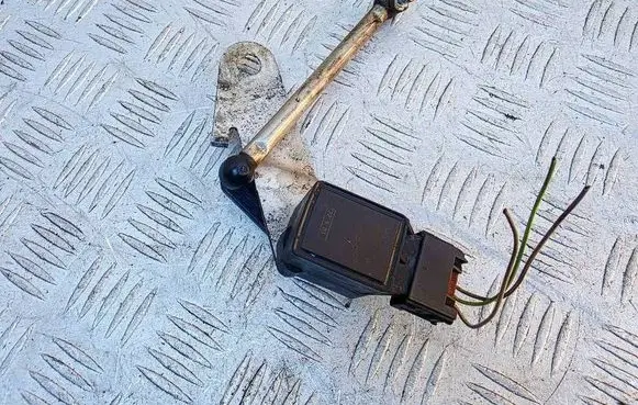 BMW 5 E60 E61 Headlight/headlamp level sensor 6760824