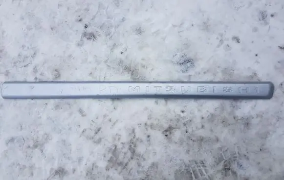 Mitsubishi Pajero Sport I Front door trim (molding) MR452930