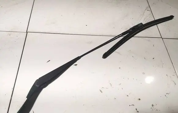 Ford Mondeo Mk III Front wiper blade arm 