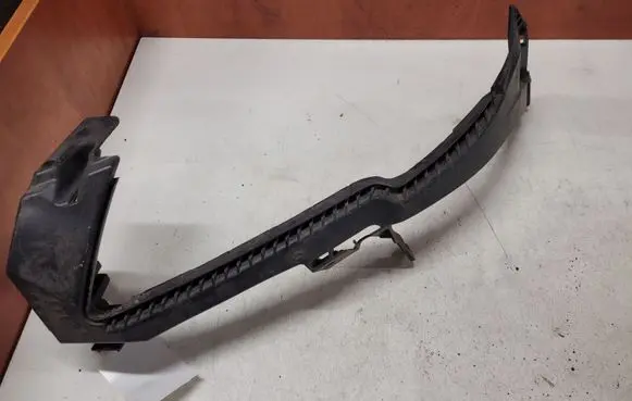 Headlight/headlamp mounting bracket