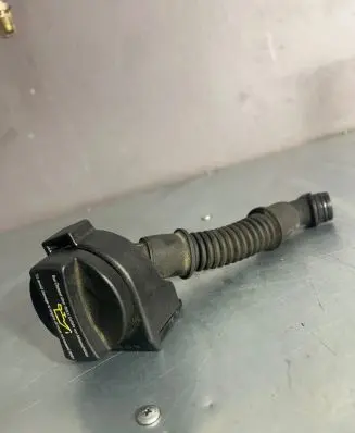 Mercedes-Benz B W245 Oil fill pipe A6400100369