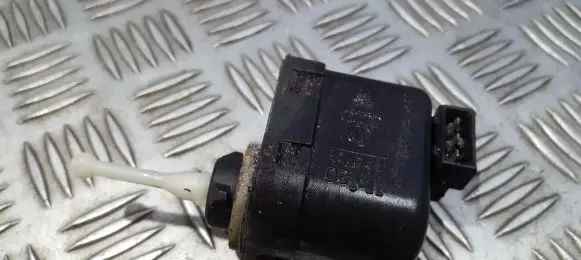Audi A4 S4 B5 8D Headlight level adjustment motor 