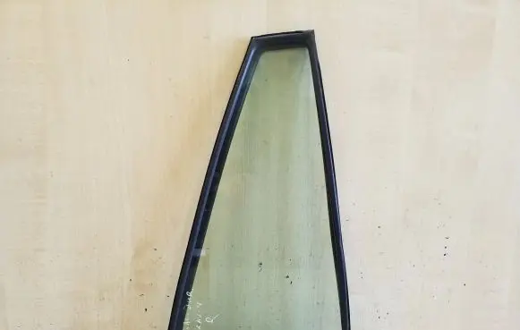 Toyota RAV 4 (XA20) Rear vent window glass 