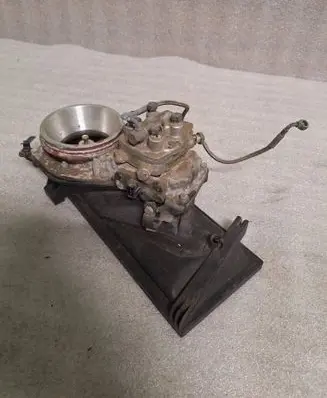 Audi 80 90 B3 Fuel distributor 0438121011